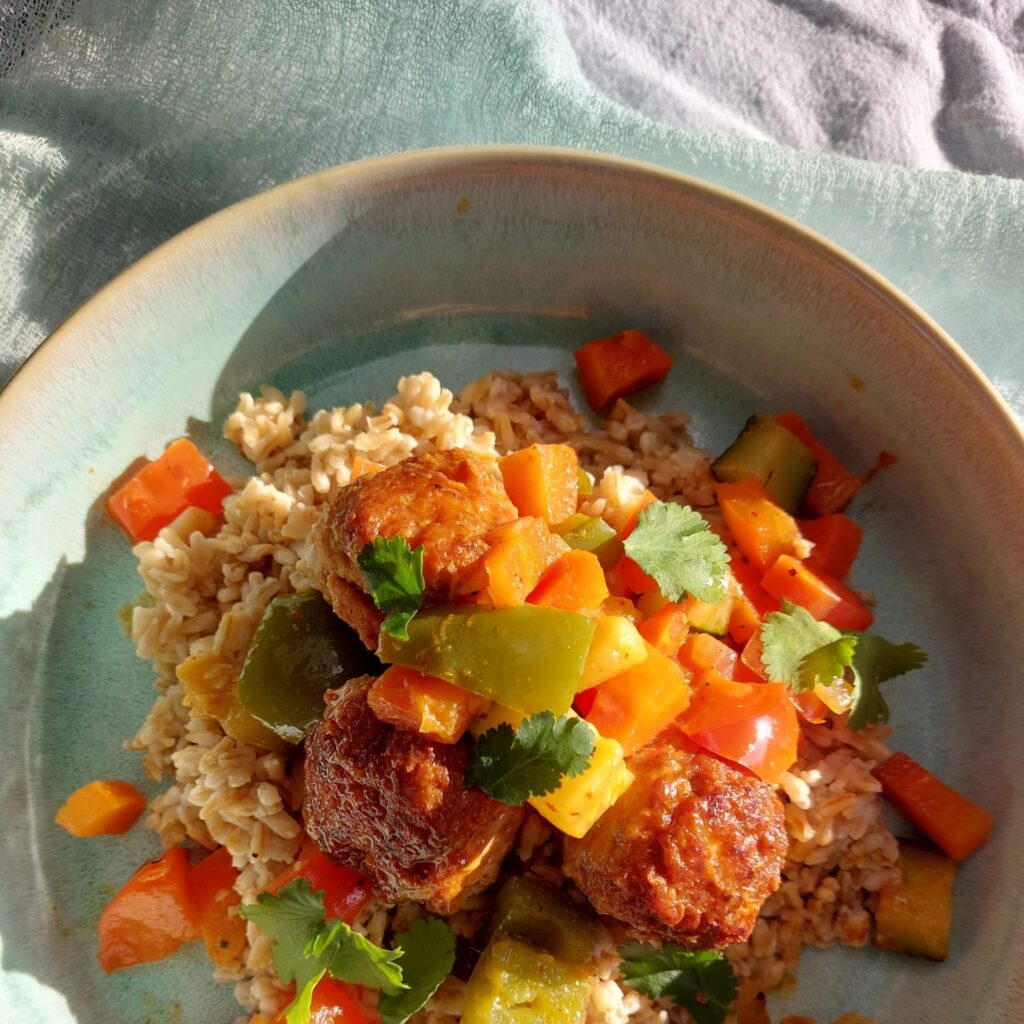 rode curry met kipballetjes