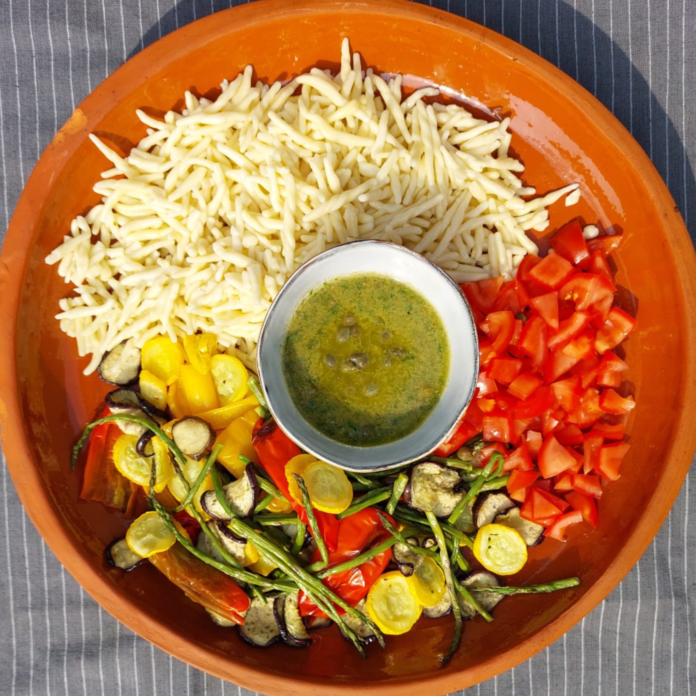 zomerse pastasalade met geroosterde groenten
