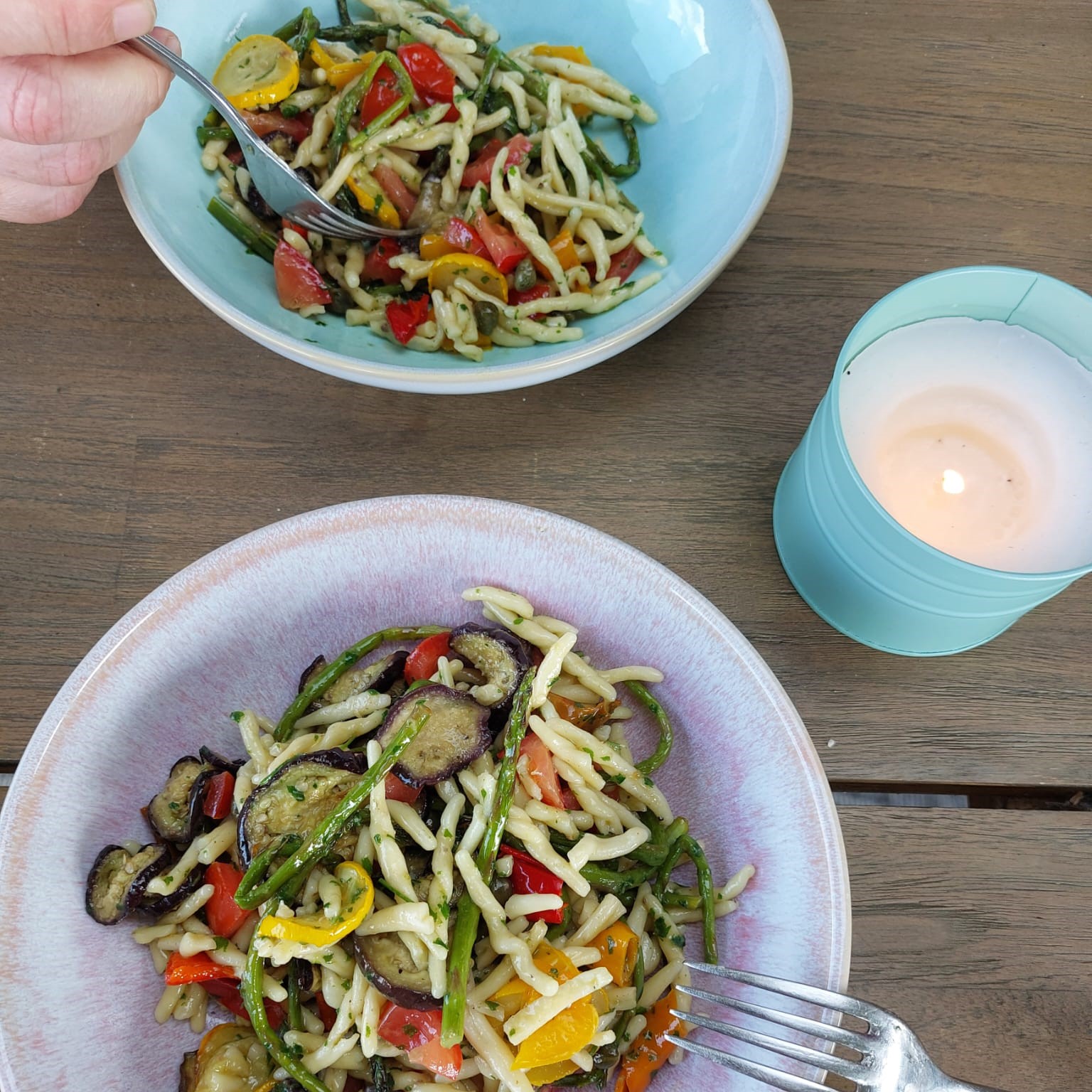 zomerse pastasalade met geroosterde groenten
