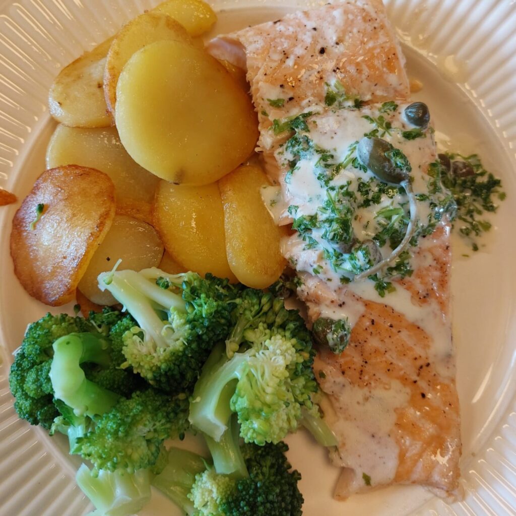 zalm met kervelsaus en kappertjes